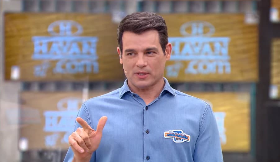 Celso Portiolli recebe a pior notícia nos corredores do SBT e sofre ultimato de Silvio após anos: "Aterrorizado"