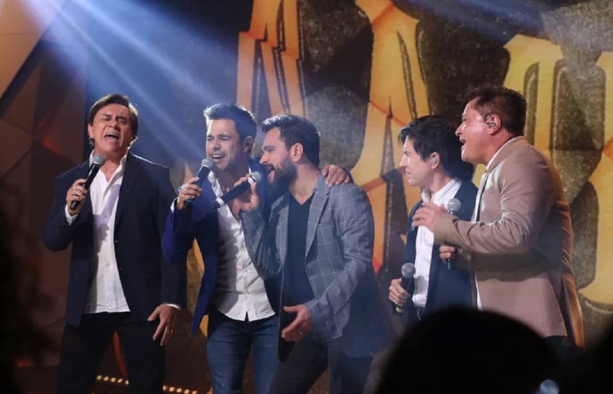 Chitãozinho, Xororó, Leonardo, Zezé Di Camargo e Luciano formam o grupo Amigos Chitãozinho, Xororó, Leonardo, Zezé Di Camargo e Luciano formam o grupo Amigos