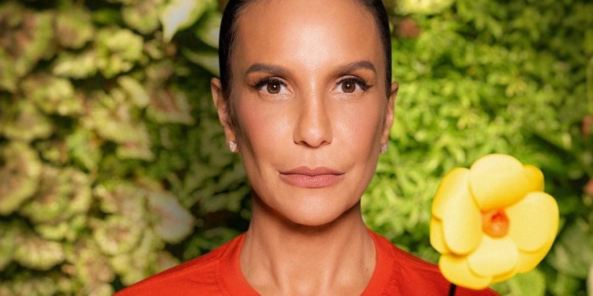 "Enfia", Ivete Sangalo escandaliza e aperta parte íntima frente às câmeras da Globo: "Eu vou chupar" "Enfia", Ivete Sangalo escandaliza e aperta parte íntima frente às câmeras da Globo: "Eu vou chupar"