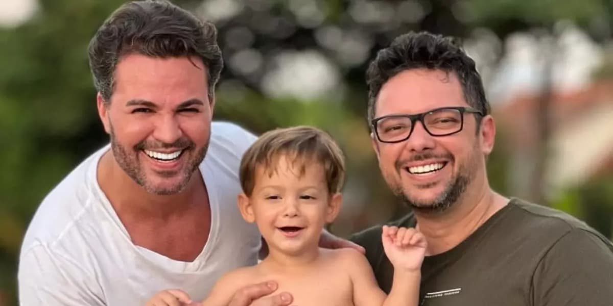 Eduardo Costa com Eduardo Polastreli e Theodoro, seu enteado (Foto: Reprodução/Instagram) Eduardo Costa com Eduardo Polastreli e Theodoro, seu enteado (Foto: Reprodução/Instagram)
