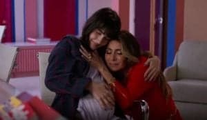 Com barrigão, Flávia abraça Paula em 'Quanto Mais Vida, Melhor!' (Foto: Reprodução / Globo) Com barrigão, Flávia abraça Paula em 'Quanto Mais Vida, Melhor!' (Foto: Reprodução / Globo)