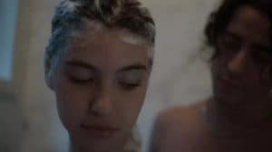 Jove (Jesuita Barbosa) e Juma (Alanis Guillen) tomarão banho juntos na mansão dos Novaes (Foto: Reprodução / Globo) Jove (Jesuita Barbosa) e Juma (Alanis Guillen) tomarão banho juntos na mansão dos Novaes (Foto: Reprodução / Globo)