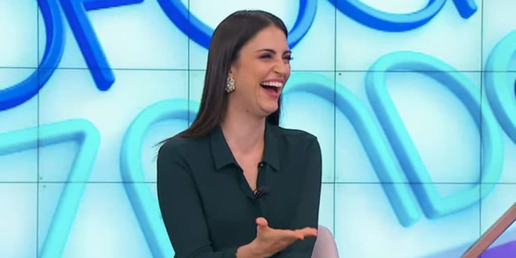Chris Flores paralisa Fofocalizando, expõe demissão de Bonner da Globo e confirma substituta: "Chefe"