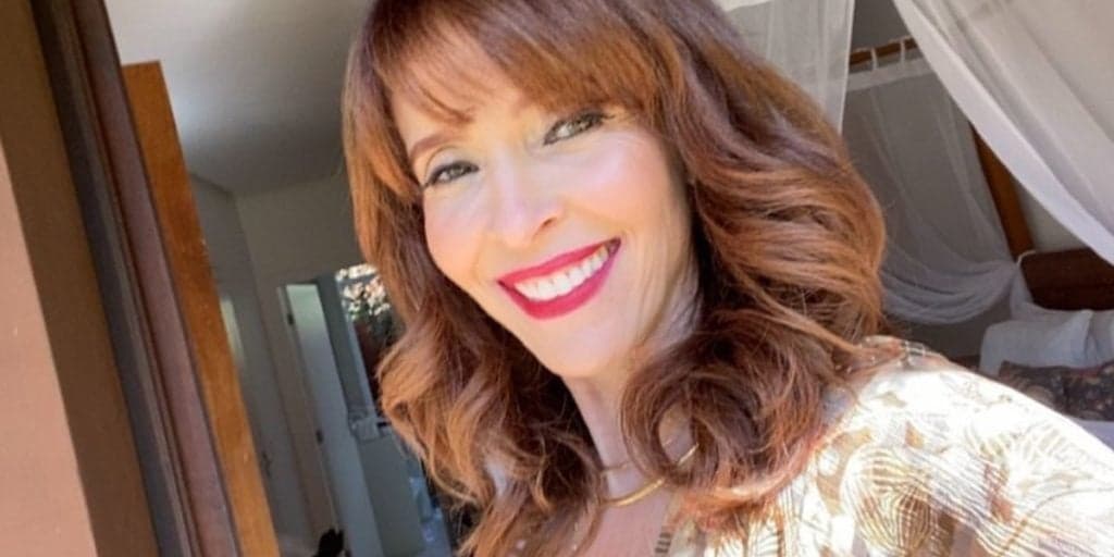 Deborah Evelyn é diagnosticada com doença devastadora e faz triste relato de saúde: "Foi aparecendo sem eu perceber"