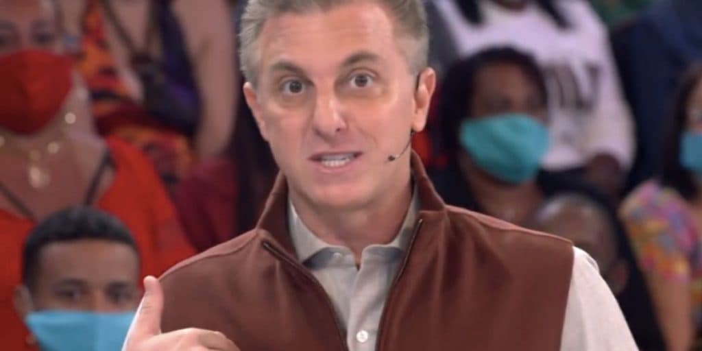 Luciano Huck paralisa Domingão, expõe situação na Globo e confirma: "Posso falar? Foi humilhante pra mim"