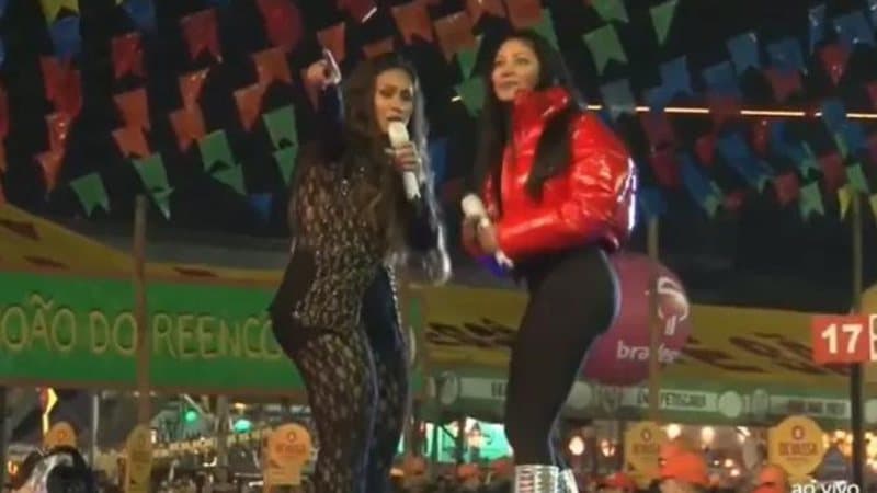 Simone e Simaria protagonizaram climão em show (Foto: Reprodução) Simone e Simaria protagonizaram climão em show (Foto: Reprodução)