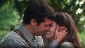Tenório e Olívia se beijam em Além da Ilusão (Foto: Reprodução / Globo) Tenório e Olívia se beijam em Além da Ilusão (Foto: Reprodução / Globo)