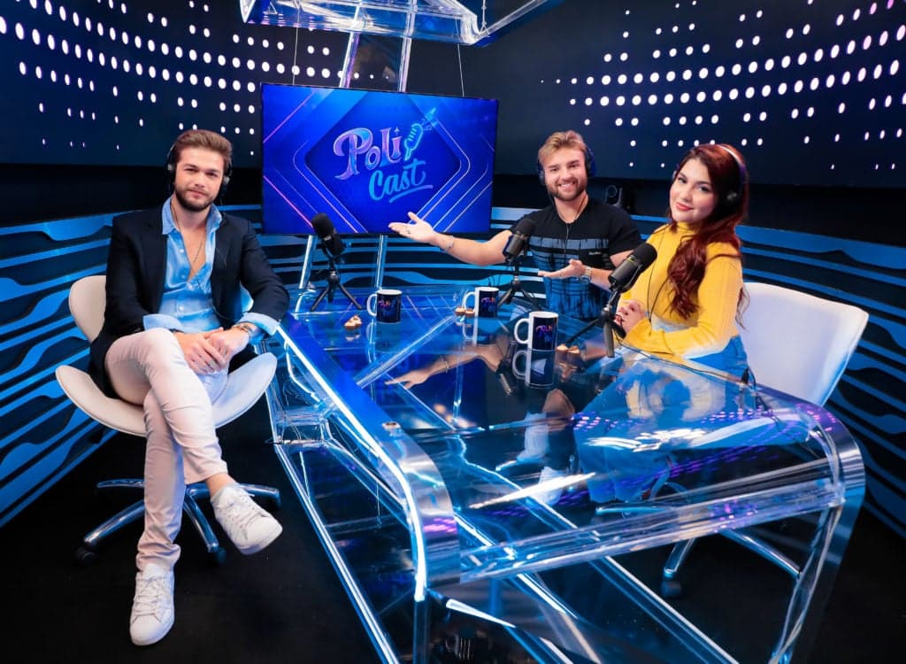 “Falo que a Larissa Manoela é uma alienígena na Terra”, declara Vincenzo Richy, que atuou com ela no SBT