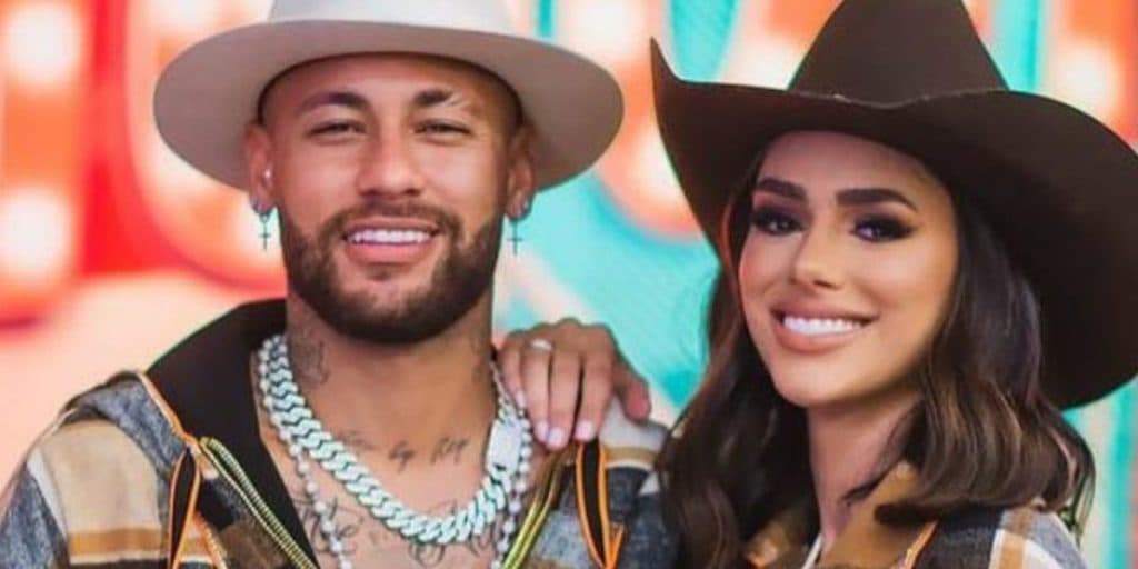 Namorada de Neymar Jr. volta às redes sociais