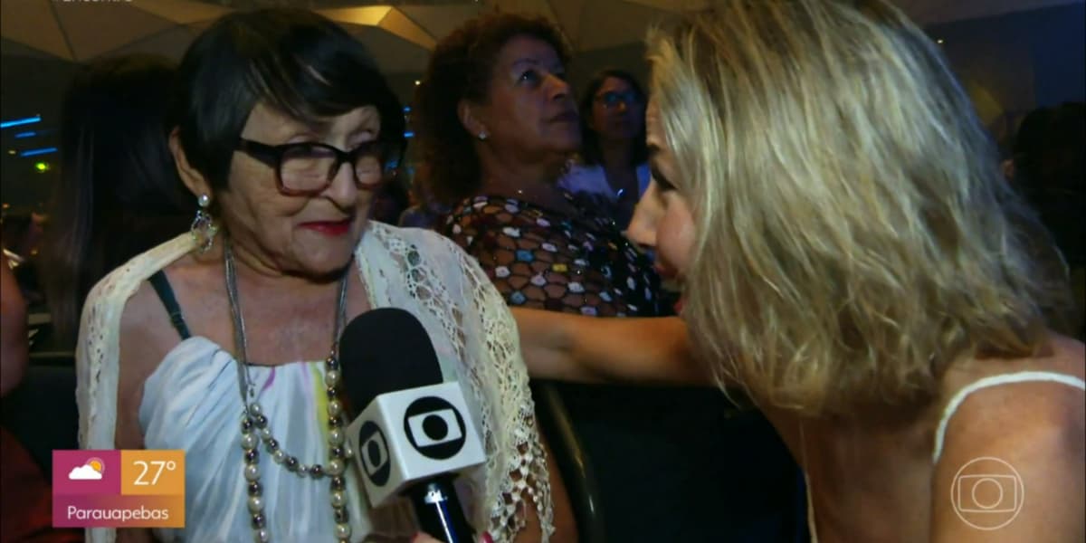 Senhoria se emocionou ao descobrir que estava em show de Roberto Carlos (Foto: Reprodução/TV Globo) Senhoria se emocionou ao descobrir que estava em show de Roberto Carlos (Foto: Reprodução/TV Globo)
