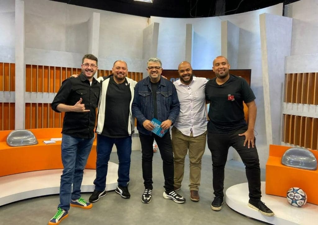Heverton Guimarães, após ter demissão revertida por Renata Fan ganhou um novo 'Donos da Bola' em Minas Gerais Heverton Guimarães, após ter demissão revertida por Renata Fan ganhou um novo 'Donos da Bola' em Minas Gerais