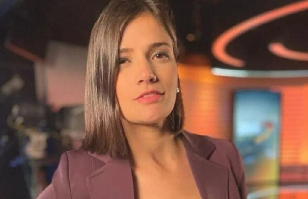 Lily Nascimento no estúdio do Cidade Alerta, repórter assinou com a ESPN após 8 anos na Record Lily Nascimento no estúdio do Cidade Alerta, repórter assinou com a ESPN após 8 anos na Record