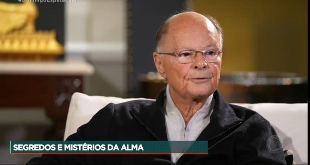 Livro de Edir Macedo foi uma das pautas do Domingo Espetacular na Record Livro de Edir Macedo foi uma das pautas do Domingo Espetacular na Record