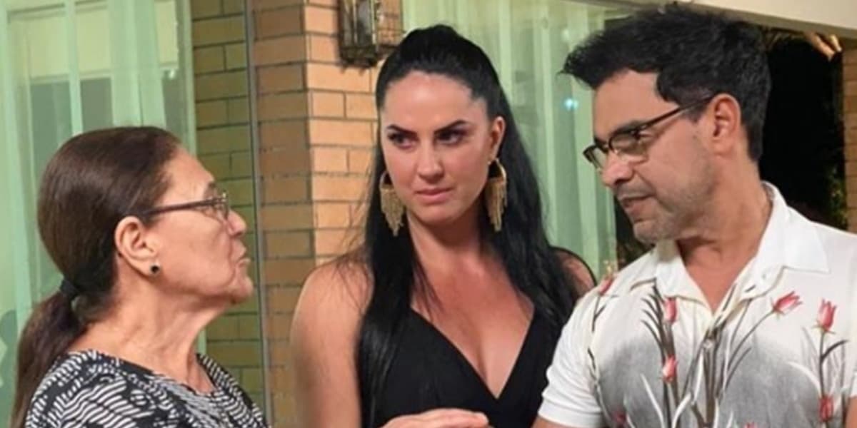Zezé ao lado de Graciele Lacerda e da mãe Zezé ao lado de Graciele Lacerda e da mãe
