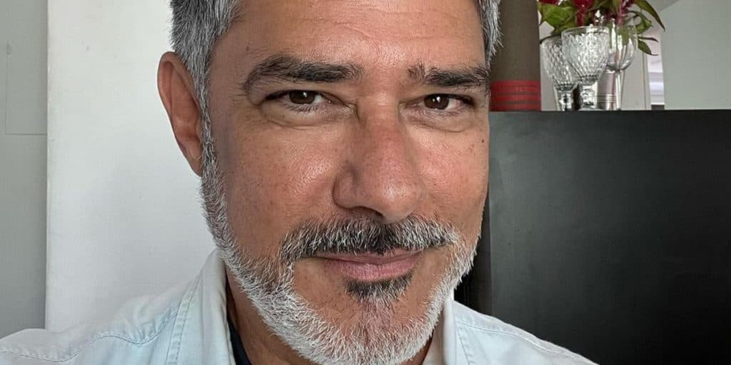 William Bonner não aparece no JN e é substituído