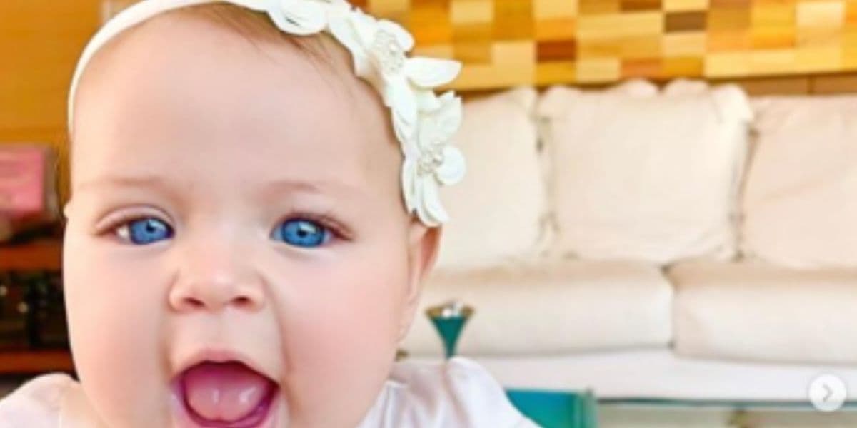 De olhos azuis, a nova filha de Edson Celulari é, para muitos, a criança mais linda do Brasil De olhos azuis, a nova filha de Edson Celulari é, para muitos, a criança mais linda do Brasil