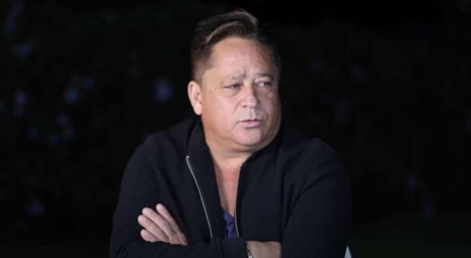 Filho mais novo de Leonardo desabafa sobre relação distante com o cantor e confirma: "Não respondeu''