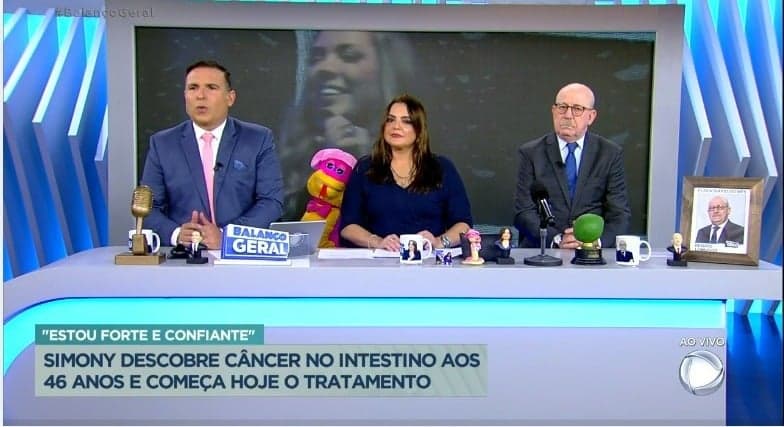 Reinaldo Gottino, Fabiola Reipert e Lombardi desejaram uma rápida recuperação para Simony- Foto: Reprodução/Record Reinaldo Gottino, Fabiola Reipert e Lombardi desejaram uma rápida recuperação para Simony- Foto: Reprodução/Record