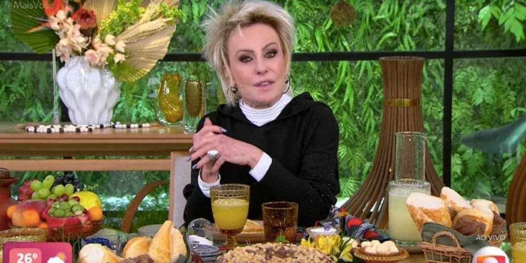 Ana Maria brinca com Louro Mané