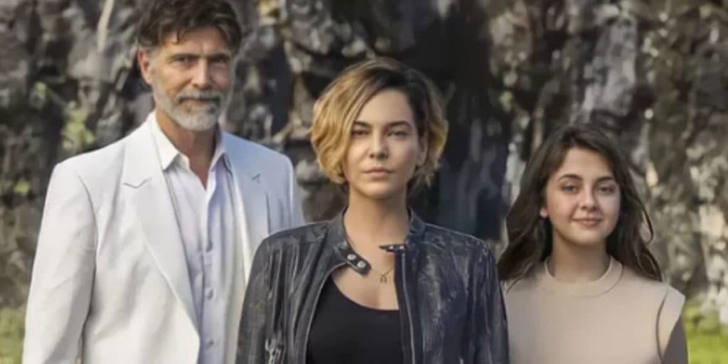 Tainá Müller, Reynaldo Gianechinni e Klara Castanho na nova temporada de "Bom Dia, Verônica" da Netflix (Foto: Reprodução/Divulgação) Tainá Müller, Reynaldo Gianechinni e Klara Castanho na nova temporada de "Bom Dia, Verônica" da Netflix (Foto: Reprodução/Divulgação)