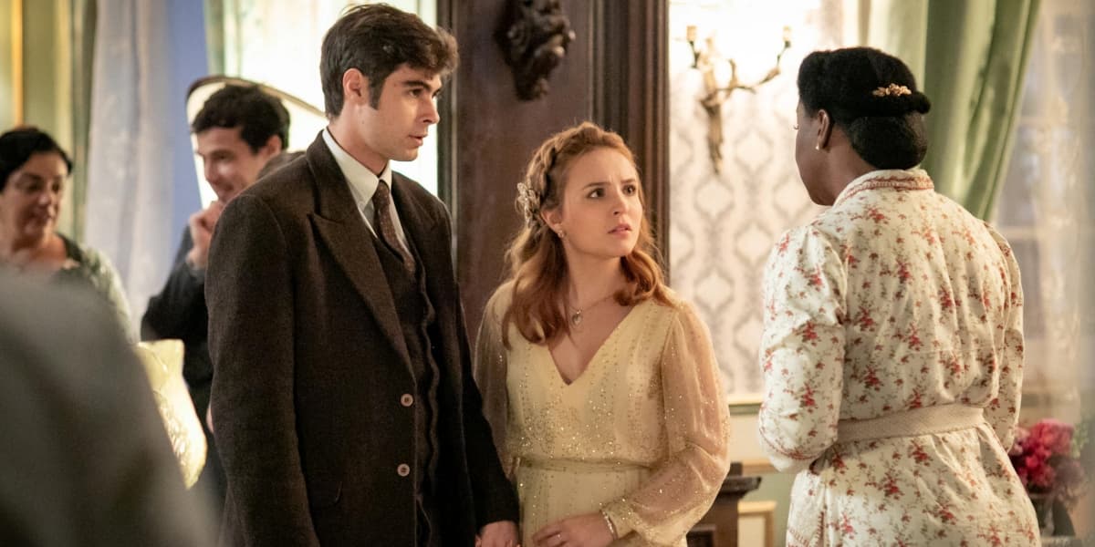 A atriz com Rafa Vitti, seu par romântico em Além da Ilusão, primeira novela dela na emissora carioca A atriz com Rafa Vitti, seu par romântico em Além da Ilusão, primeira novela dela na emissora carioca