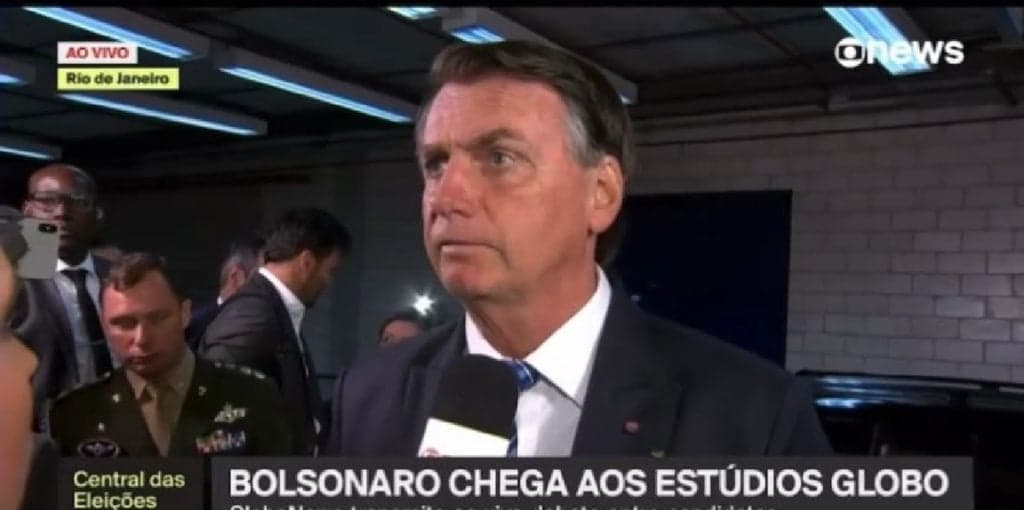 Bolsonaro chega para o debate presidencial e pede imparcialidade da Globo
