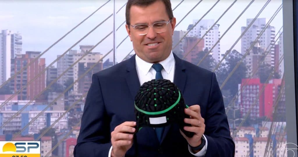 Bocardi se recusou a colocar uma touca de rugby no Bom Dia São Paulo- Foto: Reprodução Bocardi se recusou a colocar uma touca de rugby no Bom Dia São Paulo- Foto: Reprodução
