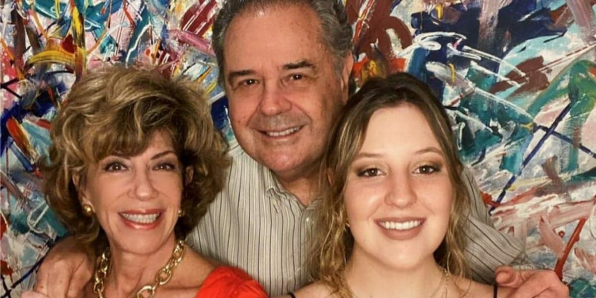 Silvia Poppovic com o marido, Marcelo Bronstein, e a filha, Ana (Foto: Reprodução/Instagram) Silvia Poppovic com o marido, Marcelo Bronstein, e a filha, Ana (Foto: Reprodução/Instagram)