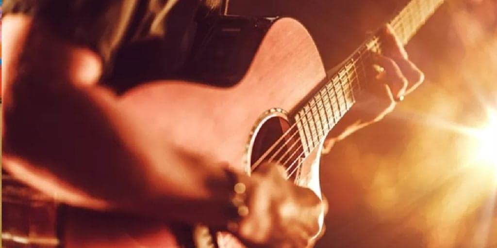 Sertanejo famoso assume perda de virgindade aos 17 com senhora que tinha mais de 70: "No mesmo dia"