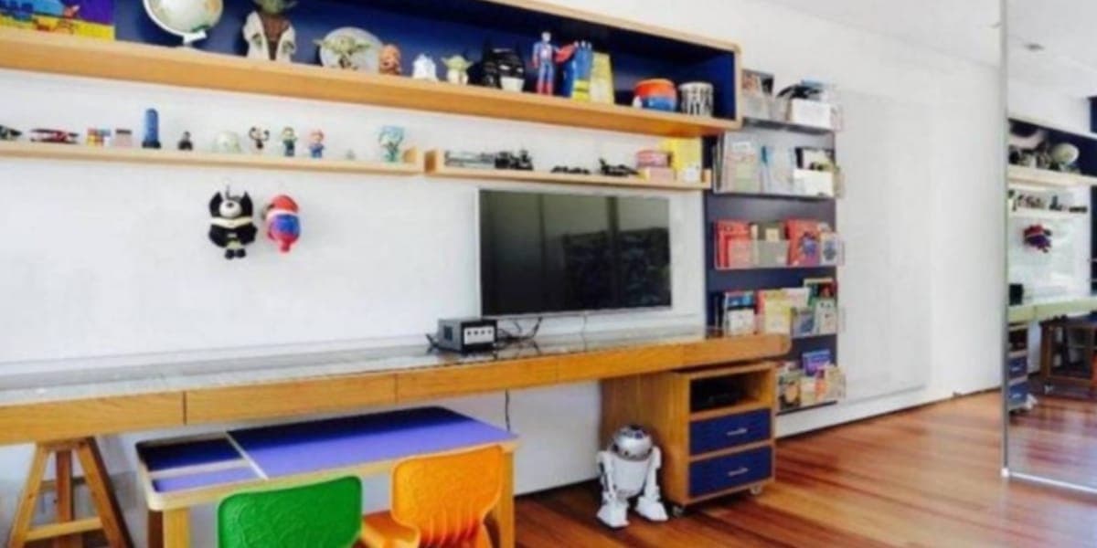 Uma das quatro suítes da residência, neste caso, o quarto de seu filho (Reprodução: Youtube) Uma das quatro suítes da residência, neste caso, o quarto de seu filho (Reprodução: Youtube)