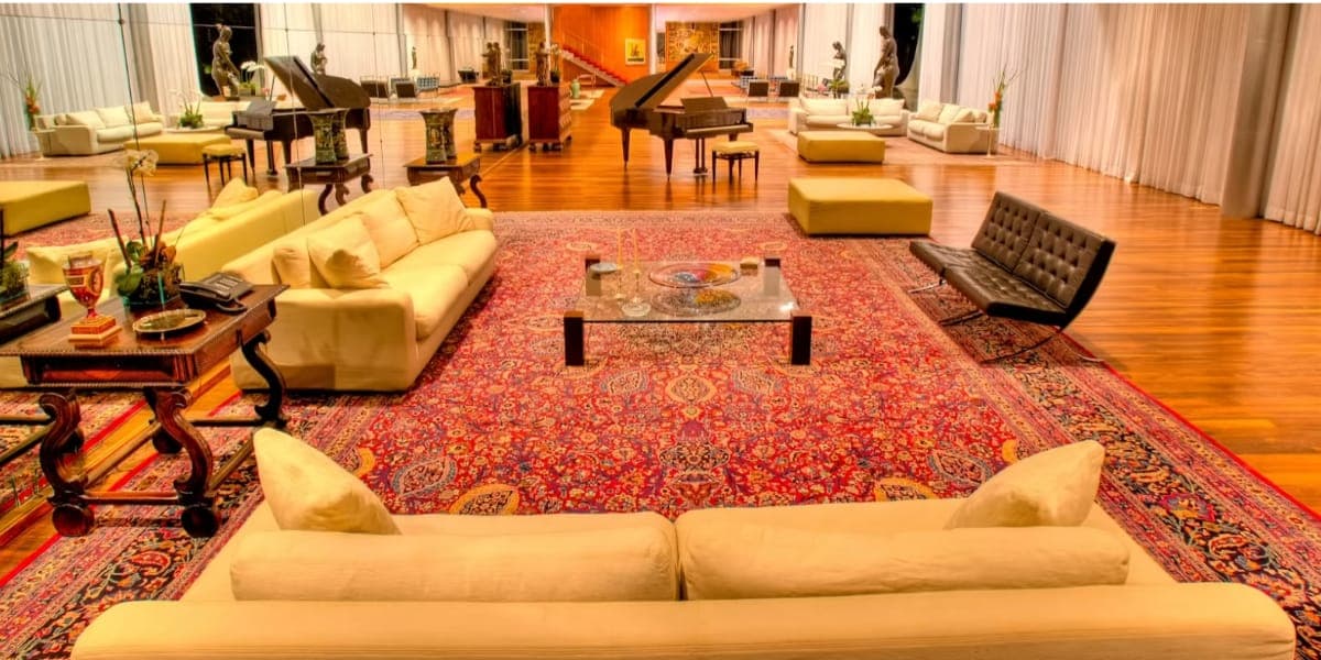 Sala de música muito espaçosa (Reprodução: Youtube) Sala de música muito espaçosa (Reprodução: Youtube)