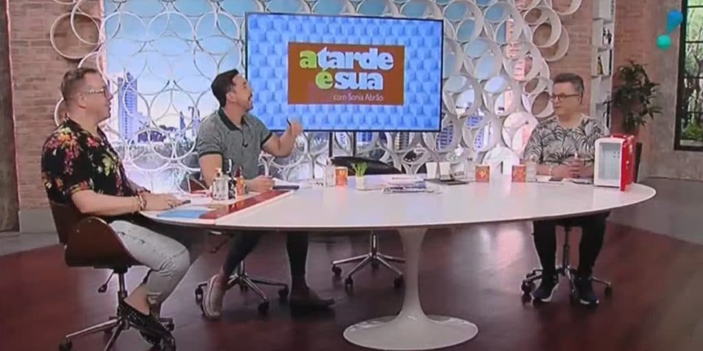 Sonia Abrão abandona bancada do ‘A Tarde É Sua’ ao vivo na RedeTV! e explica motivo: “Me desculpa”