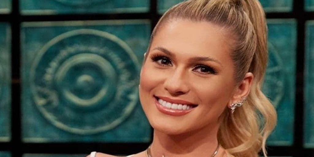 Discreta, Lívia Andrade faz rara declaração sobre o namorado no "Domingão": "Sou uma mulher abençoada"