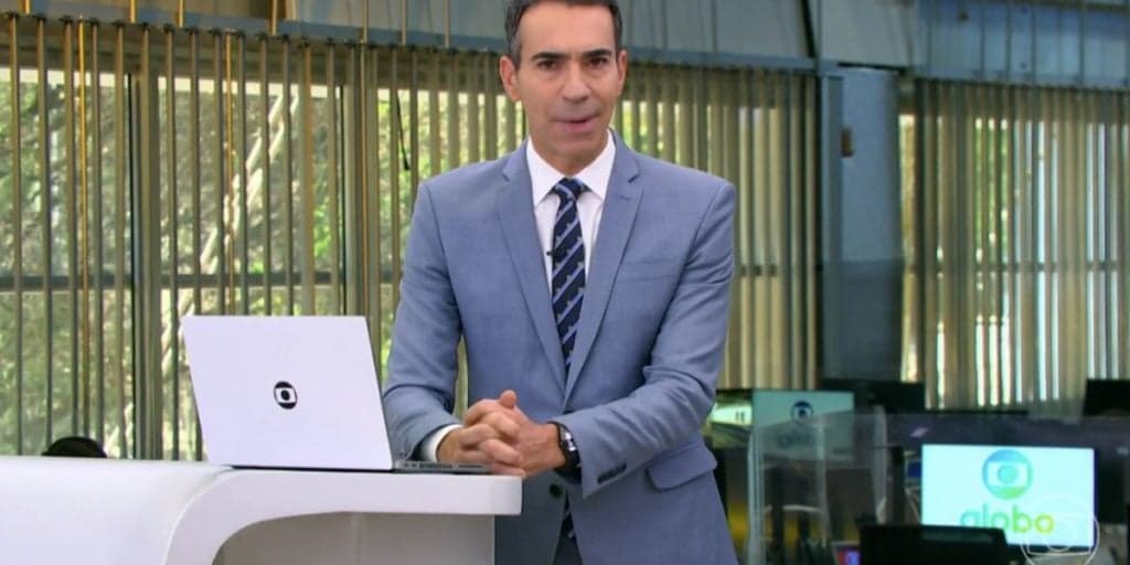 "Opa", César Tralli leva susto com apagão no Jornal Hoje e interrompe notícia: "Se não voltar"