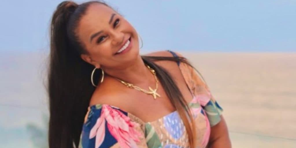 Solange Couto, aos 65 anos, rejuvenesce e surge em foto empinando o bumbum na ousadia: “Uma gostosa”