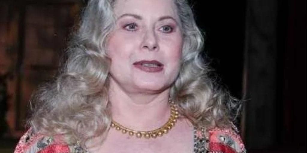 Vera Fischer rejuvenesce 50 anos, põe barriga pra jogo e choca: "É ela?"