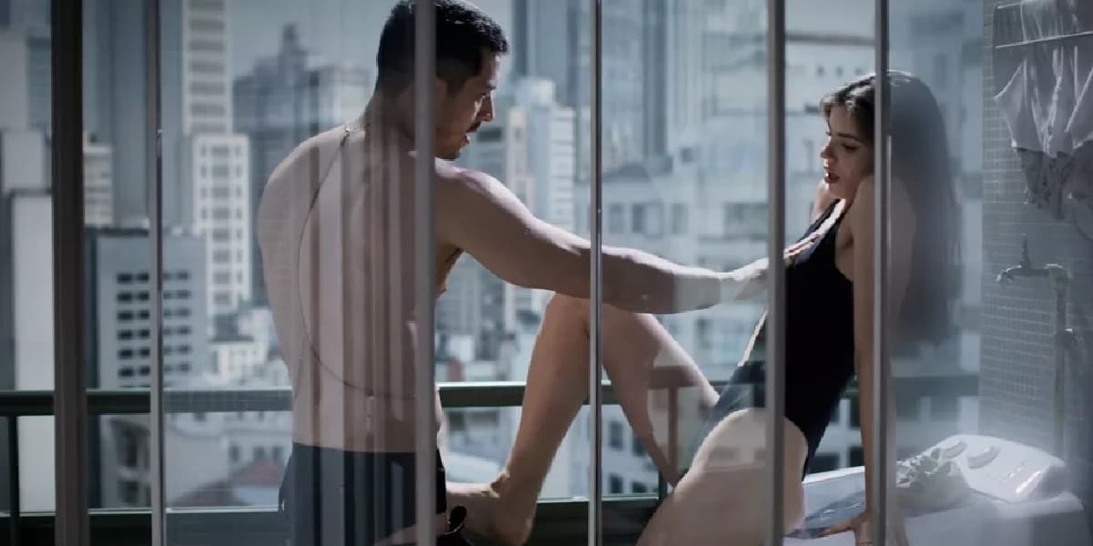 Cena de Camila Queiroz com Romulo Estrela em 'Verdades Secretas 2' (Foto: Divulgação) Cena de Camila Queiroz com Romulo Estrela em 'Verdades Secretas 2' (Foto: Divulgação)