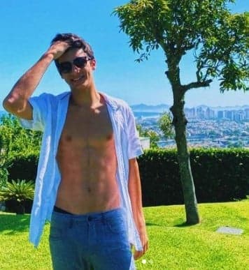 Pedro Garcia, filho mais velho de Márcio Garcia, tem beleza de cair o queixo e chama atenção - Foto: Reprodução Instagram Pedro Garcia, filho mais velho de Márcio Garcia, tem beleza de cair o queixo e chama atenção - Foto: Reprodução Instagram