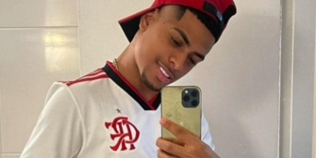 Funkeiro Biel do Furduncinho, sofre ataque de tiros contra sua van e escapa da morte por milagre