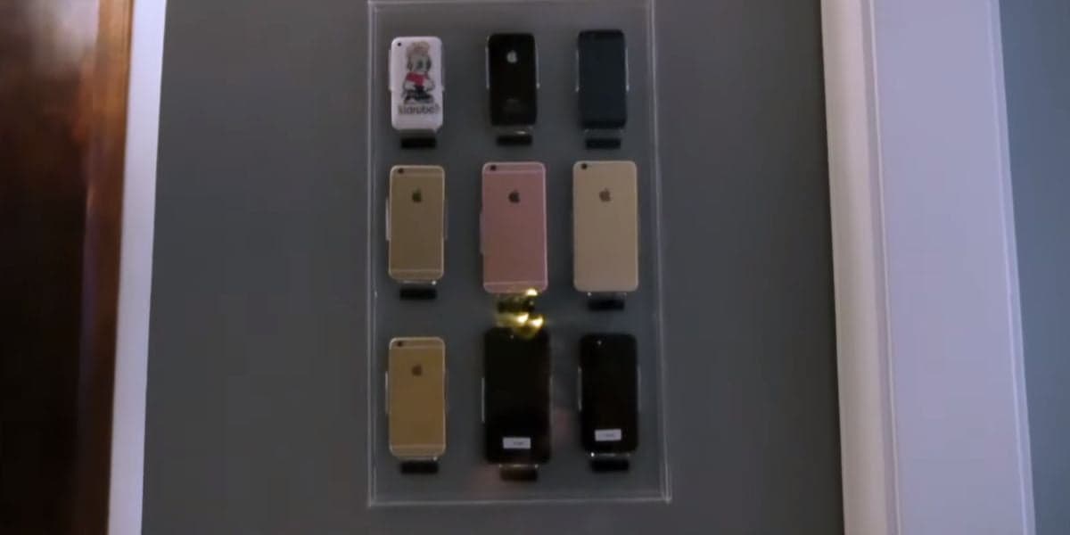 Curiosa coleção de celulares de Luciana Gimenez (Reprodução - Casa Vogue) Curiosa coleção de celulares de Luciana Gimenez (Reprodução - Casa Vogue)