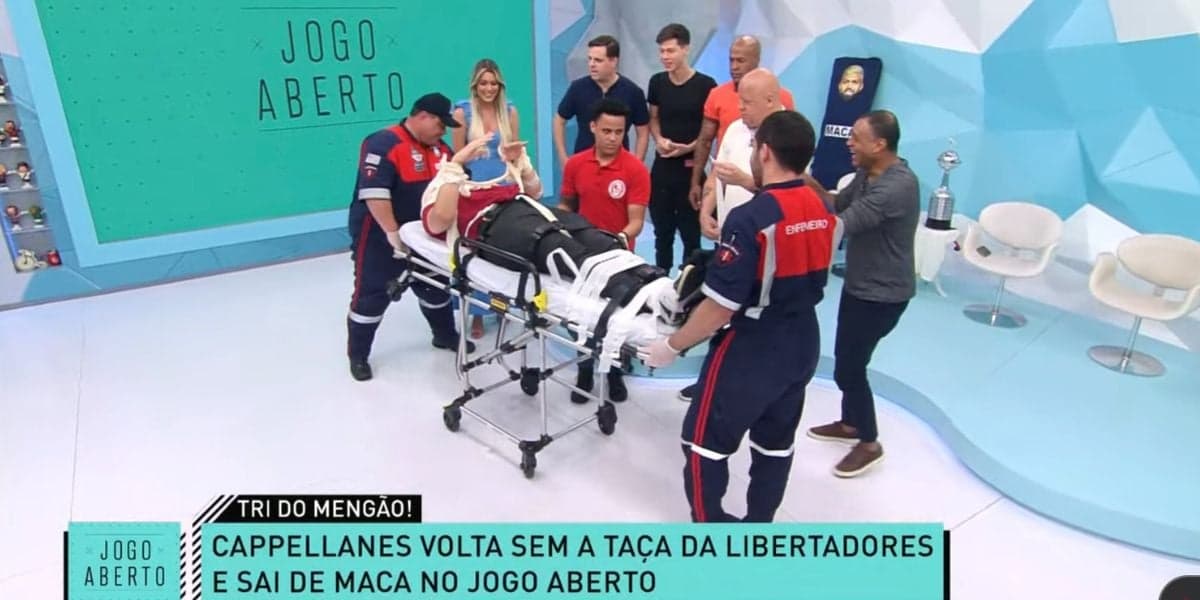 João Paulo Cappellanes deixou os estúdios do Jogo Aberto de maca João Paulo Cappellanes deixou os estúdios do Jogo Aberto de maca