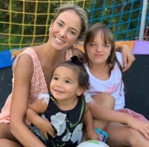 Ticiane Pinheiro, Manuella e Rafinha em foto publicada nas redes sociais (Instagram) Ticiane Pinheiro, Manuella e Rafinha em foto publicada nas redes sociais (Instagram)