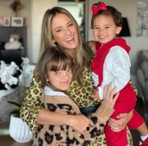 A apresentadora mostrou a beleza de sua família (Reprodução) A apresentadora mostrou a beleza de sua família (Reprodução)