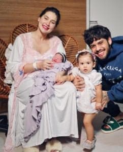 Virgínia e Zé Felipe, momentos após parto (Reprodução - Instagram) Virgínia e Zé Felipe, momentos após parto (Reprodução - Instagram)