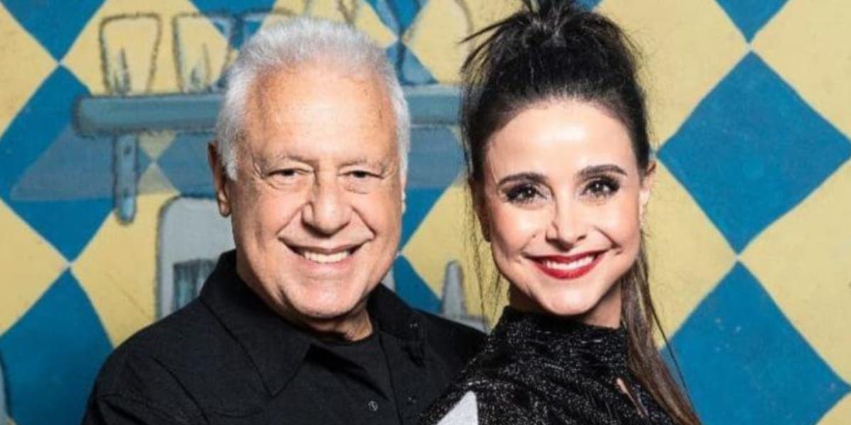 O ator apareceu ao lado de seu grande amor para anunciar sua volta aos palcos (Reprodução: Instagram) O ator apareceu ao lado de seu grande amor para anunciar sua volta aos palcos (Reprodução: Instagram)