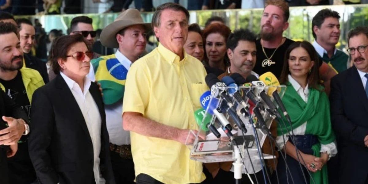 Chitãozinho foi, junto com outros sertanejos, ao evento de Jair Bolsonaro (Reprodução: Globo) Chitãozinho foi, junto com outros sertanejos, ao evento de Jair Bolsonaro (Reprodução: Globo)