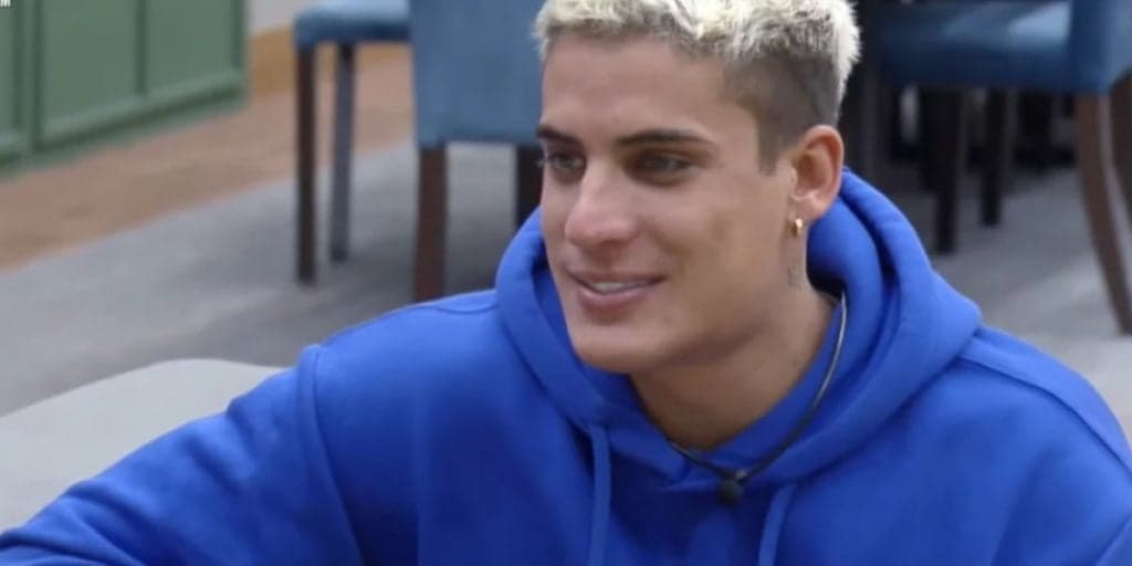 A Fazenda 14 - Tiago confessa que já mostrou o p#nis em sala, foi expulso e deixa peões surpresos: "Coloquei o bagulho"