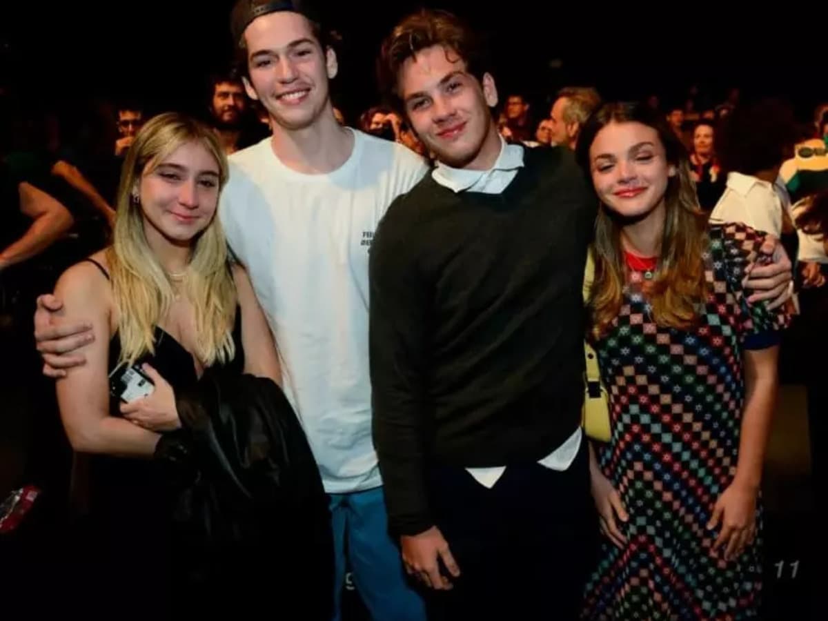 Pietro, filho de Giovanna Antonelli e Murilo Benício surge no evento da "premiere" do lançamento do filme "Pérola" dirigido pelo seu pai (Foto Reprodução/Internet) Pietro, filho de Giovanna Antonelli e Murilo Benício surge no evento da "premiere" do lançamento do filme "Pérola" dirigido pelo seu pai (Foto Reprodução/Internet)