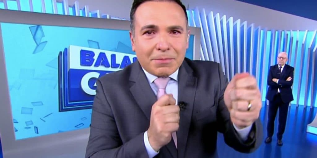 Reinaldo Gottino consegue 'desarmar' rapaz, impede suicídi# e chora ao vivo na Record: "Ia acabar com a família"