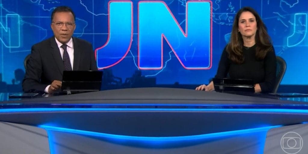 Substitutos de Bonner e Renata iniciam o Jornal Nacional com notícia devastadora: "Dezenas de mortes''
